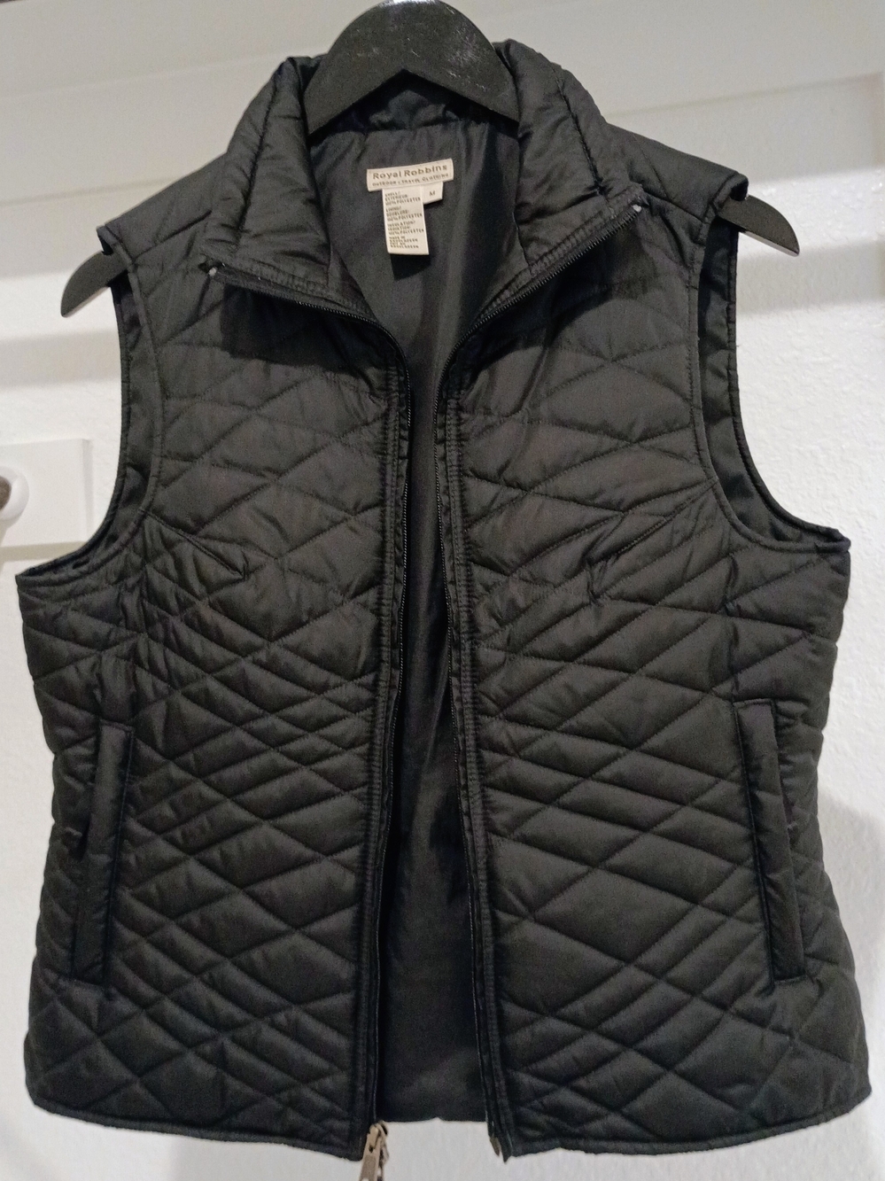 Royal Robbins, Packable-Women's Black Quilted Vest Size medium - Picture 2 of 12